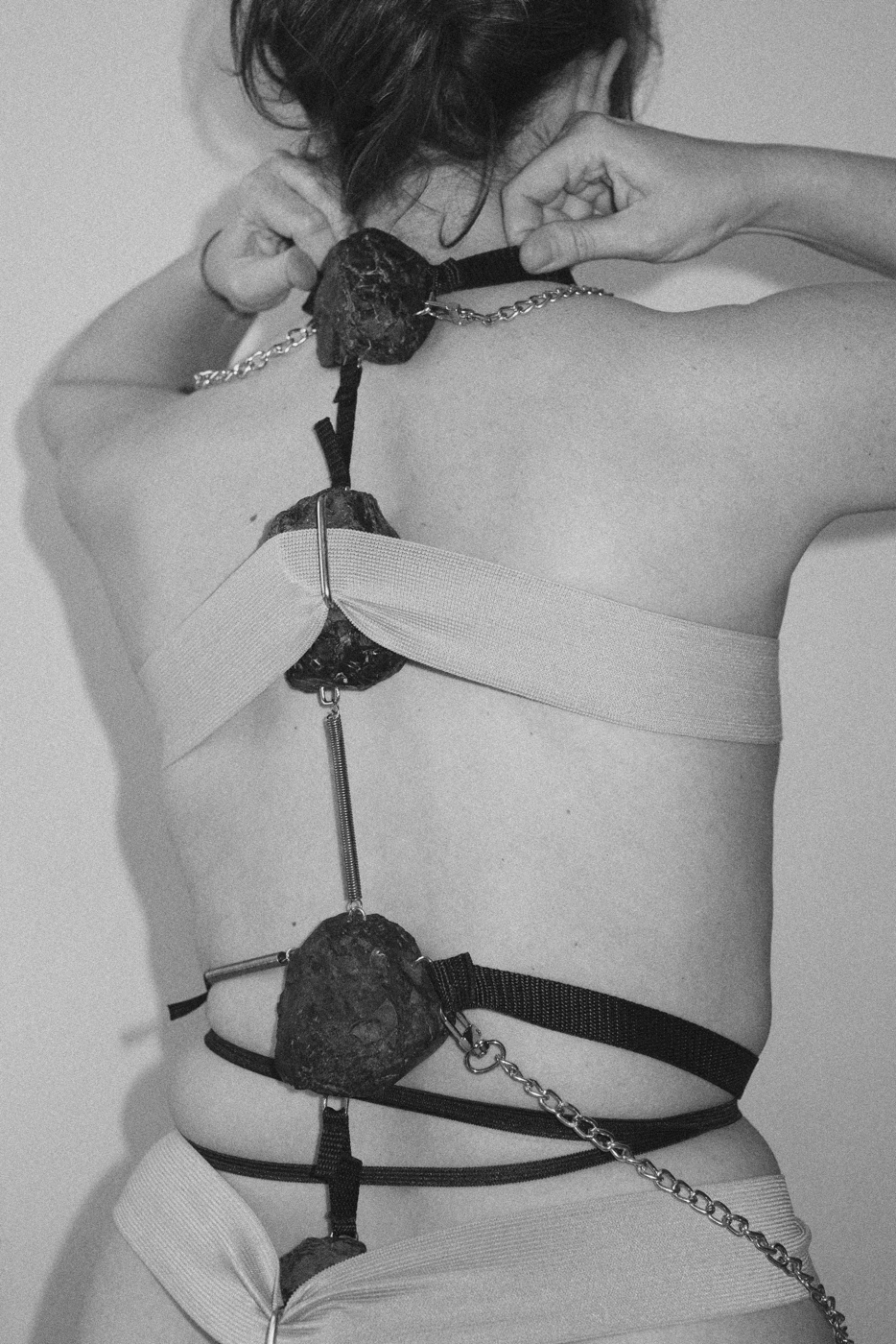 Wiktoria – Imprint-Sculptures. Wearable, 2023-2024, carved raw stone, straps, belts, chains, body